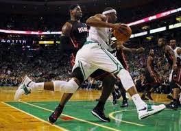 马刺114-111险胜勇士，巴恩斯压哨三分绝杀，库里30+8