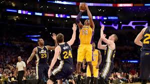 NBA局势！勇士遭绝杀，快船6连胜排名下降，湖人锁季后赛太阳出局